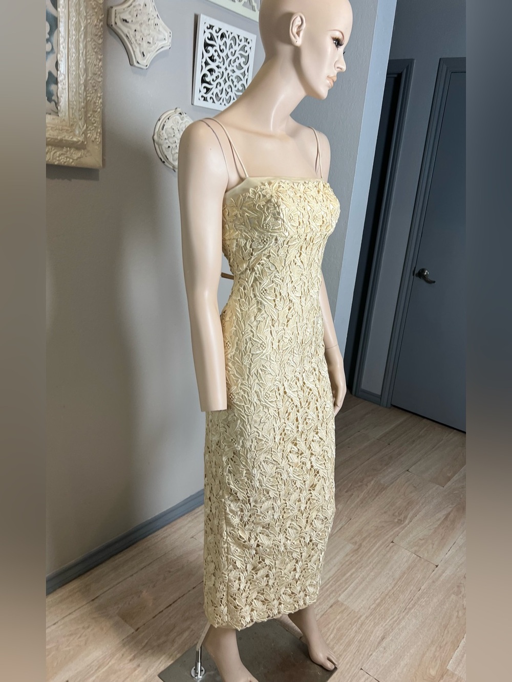 Vintage Ling Lace Sheath Evening Dress - Cream - Picture 9 of 12